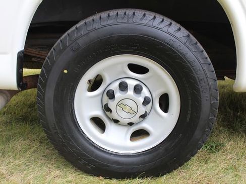 Used 2009 Chevrolet Express 2500 image 29