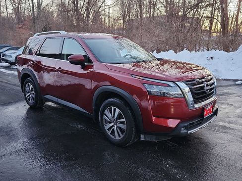 Used 2022 Nissan Pathfinder SL image 3