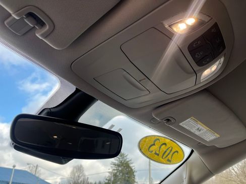 Used 2023 Chrysler Voyager LX image 23