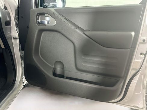 Used 2017 Nissan Frontier SV w/ SV Value Truck Package AWD/4WD image 27