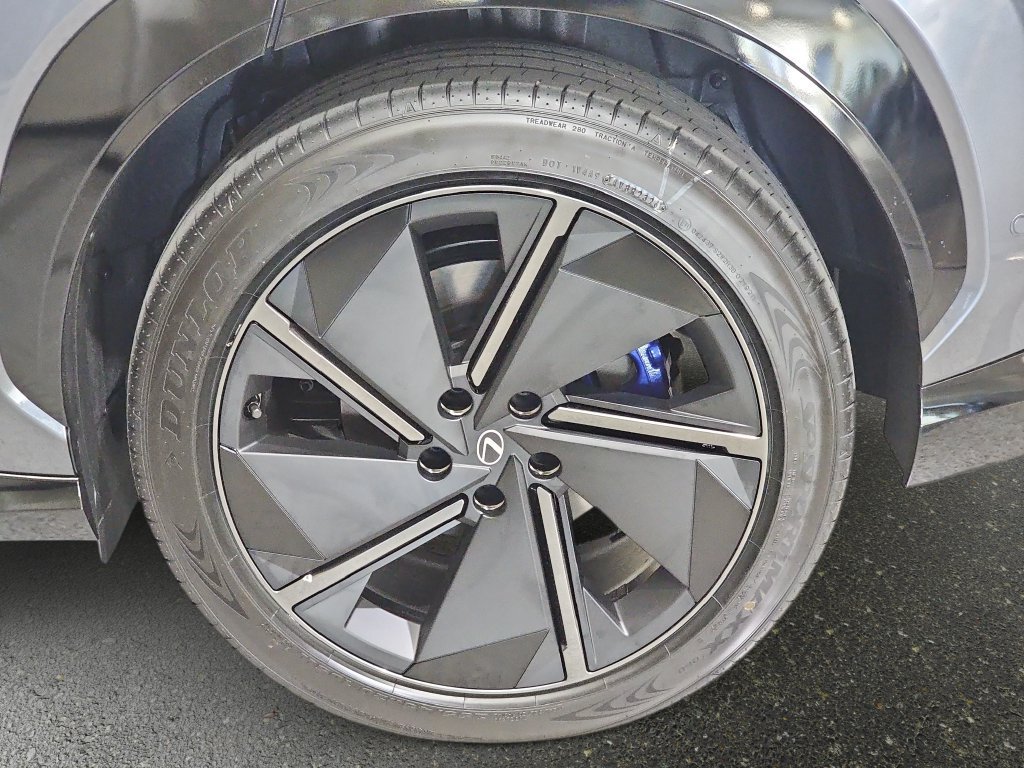 New 2026 Lexus RZ 450e AWD w/ Luxury Package image 32