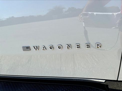 Used 2022 Jeep Wagoneer Series II w/ Premium Group I AWD/4WD image 24