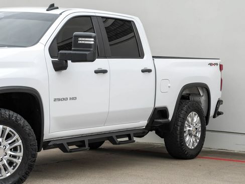 Used 2021 Chevrolet Silverado 2500 Custom w/ Custom Value Package AWD/4WD image 5