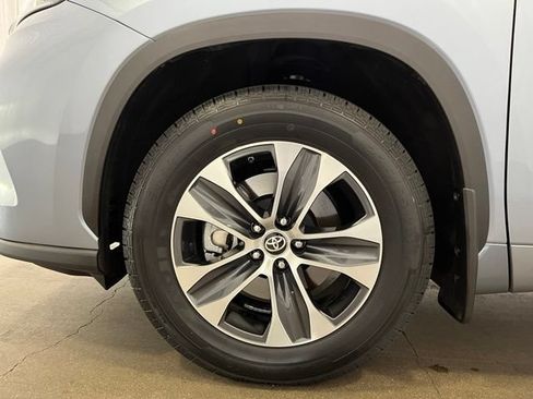 Certified 2024 Toyota Highlander XLE AWD/4WD image 27