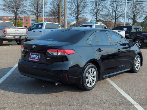 Used 2025 Toyota Corolla LE FWD image 6