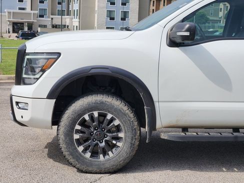Used 2020 Nissan Titan PRO-4X w/ Pro-4x Convenience Package AWD/4WD image 4