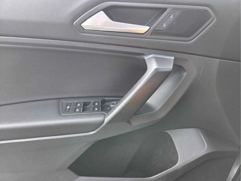 Used 2021 Volkswagen Tiguan SE FWD image 22