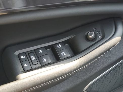 Used 2021 Jeep Grand Cherokee L Laredo w/ Luxury Tech Group I AWD/4WD image 18
