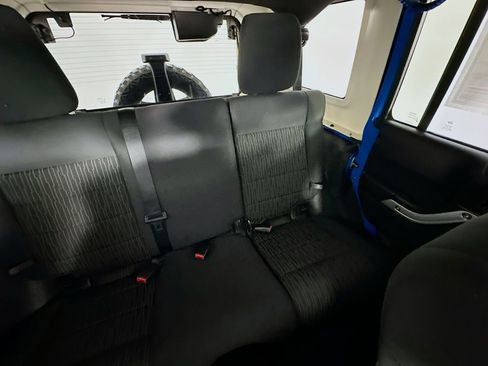 Used 2011 Jeep Wrangler Unlimited Sahara w/ Dual Top Group AWD/4WD image 14
