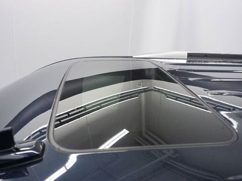 Used 2017 Cadillac Escalade ESV Platinum image 38