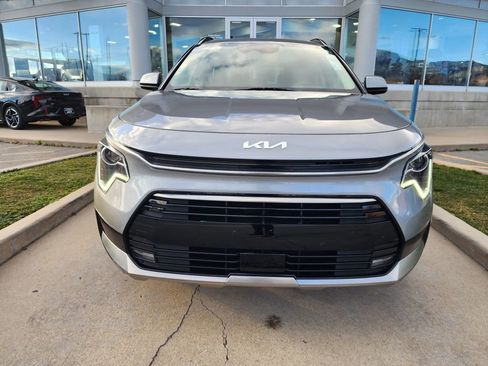 Certified 2023 Kia Niro EX Touring image 2