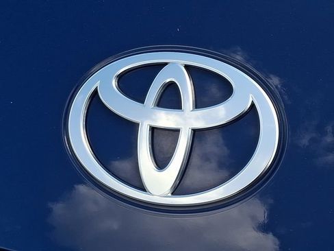 Used 2025 Toyota Camry LE AWD/4WD image 30