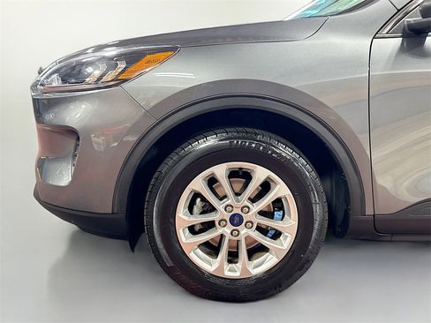 Used 2022 Ford Escape SE image 11
