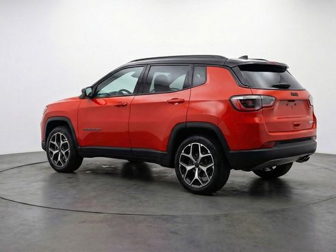 Used 2025 Jeep Compass Limited image 6