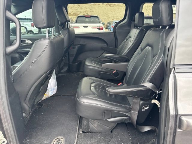 Used 2020 Chrysler Pacifica Touring-L w/ Advanced Safetytec Group AWD/4WD image 12