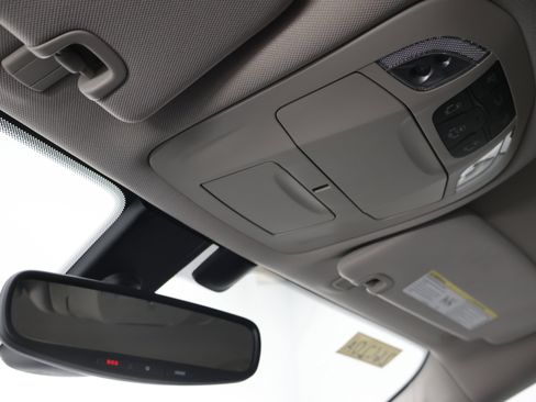 Used 2020 Chrysler Pacifica Touring-L Plus FWD image 13