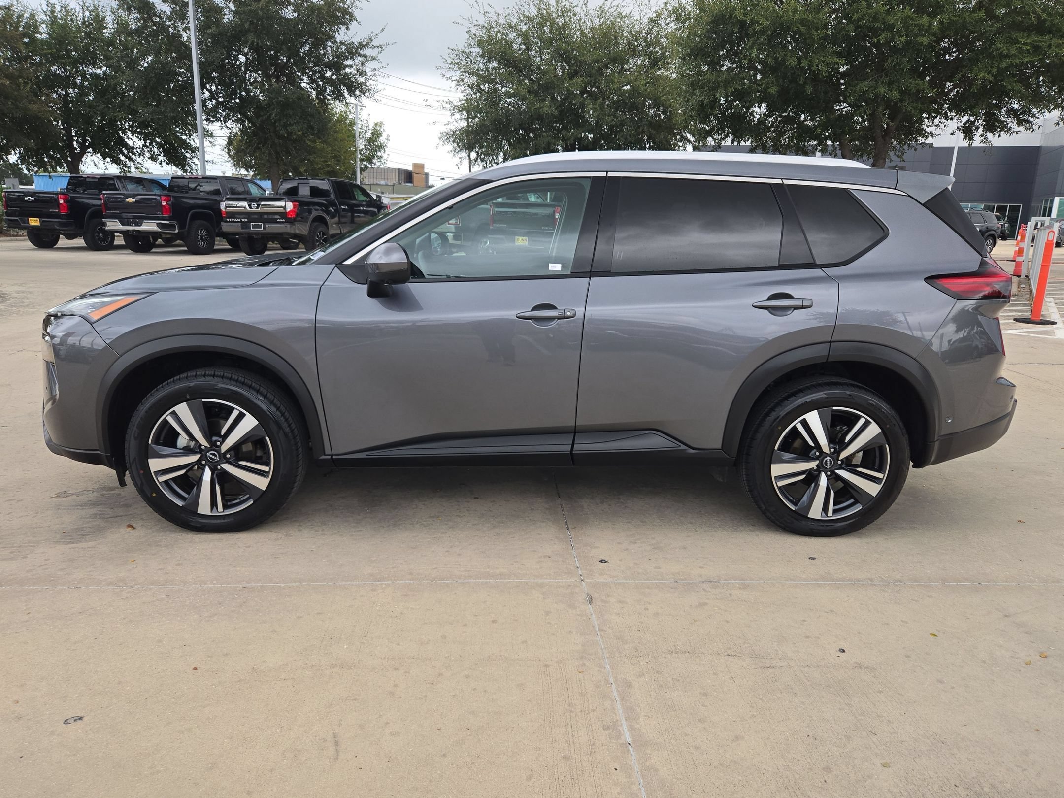 Certified 2026 Nissan Rogue SL FWD image 6