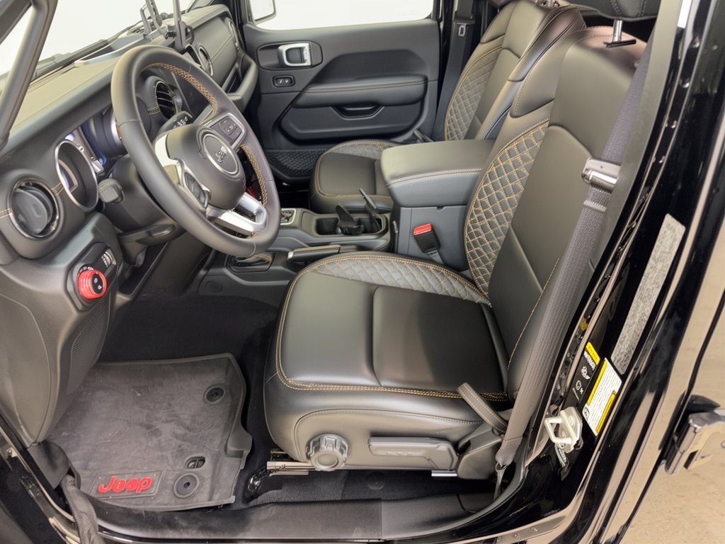 Used 2023 Jeep Gladiator Overland AWD/4WD image 5