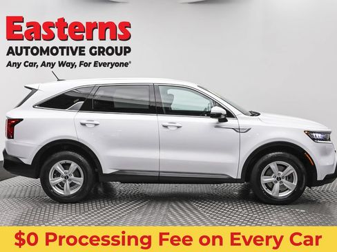 Used 2023 Kia Sorento LX FWD image 4