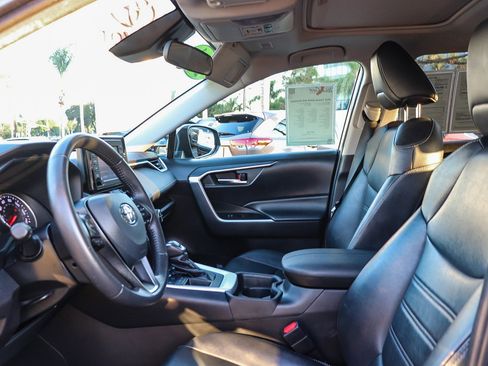 Used 2021 Toyota RAV4 XLE Premium image 18