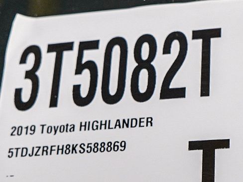 Used 2019 Toyota Highlander XLE AWD/4WD image 33