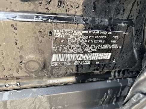 Used 2022 Toyota RAV4 Limited image 35