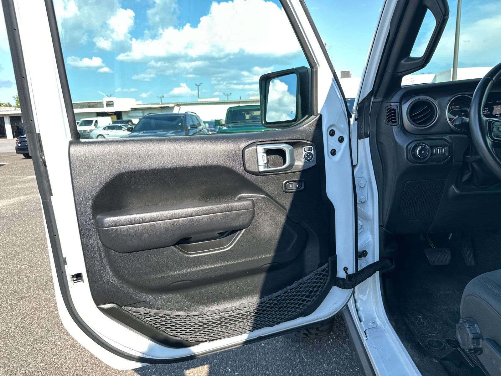 Used 2022 Jeep Wrangler Unlimited Sport AWD/4WD image 11