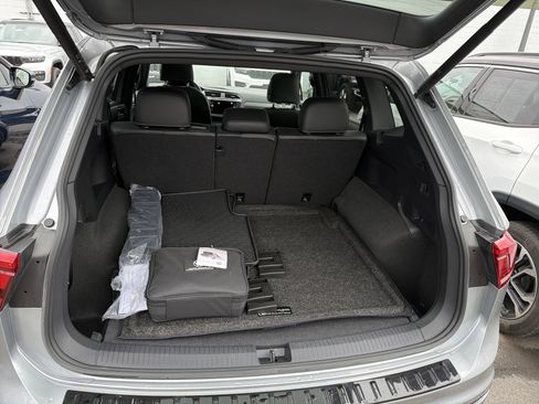 Used 2024 Volkswagen Tiguan SE R-Line image 26