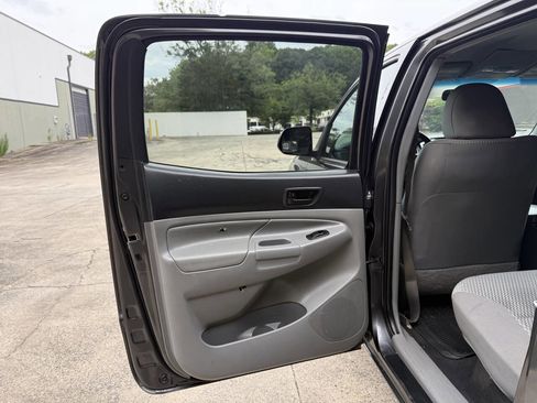Used 2015 Toyota Tacoma PreRunner w/ SR5 Package RWD image 28