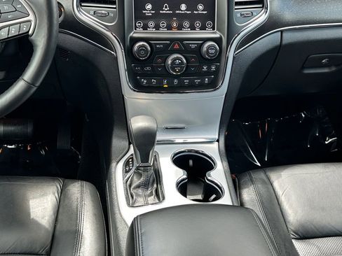 Used 2018 Jeep Grand Cherokee Limited AWD/4WD image 12