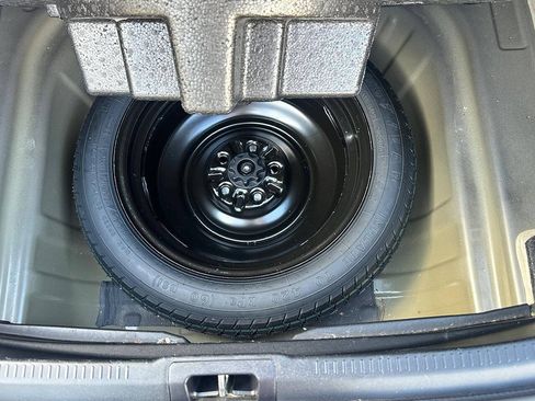 Used 2017 Toyota Camry SE FWD image 9