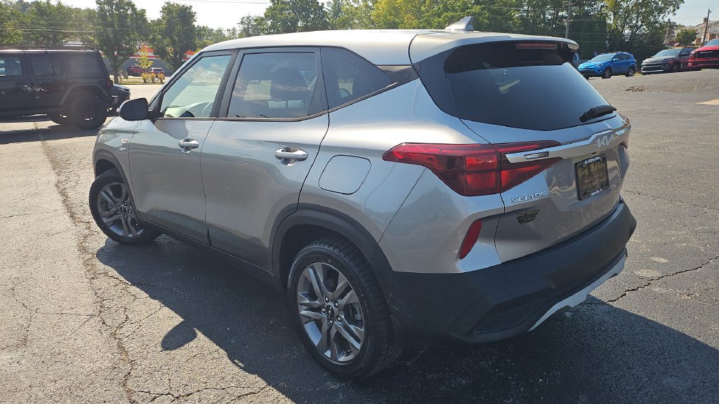 Used 2022 Kia Seltos LX AWD/4WD image 16