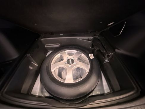 Used 2023 Jeep Grand Cherokee Limited w/ Black Appearance Package AWD/4WD image 11