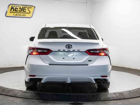 Used 2022 Toyota Camry SE w/ Convenience Package FWD image 3