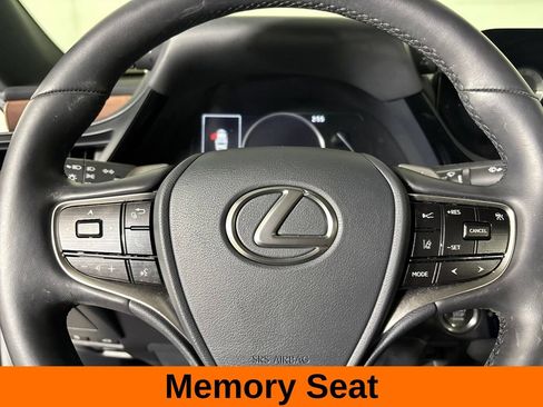 Used 2025 Lexus ES 350 w/ Premium Package FWD image 17