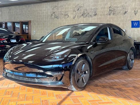 Used 2023 Tesla Model 3 Standard Range image 4
