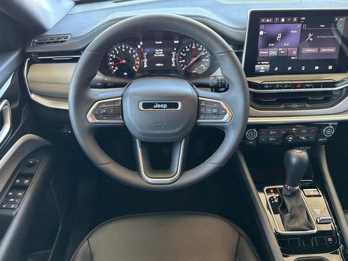 Used 2025 Jeep Compass Limited AWD/4WD image 28
