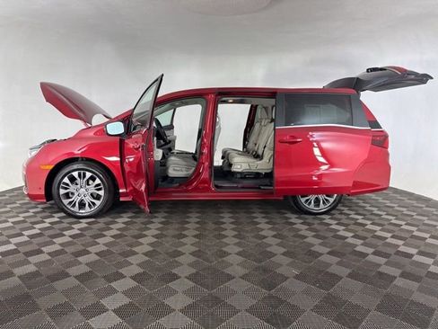 Used 2025 Honda Odyssey Touring image 12