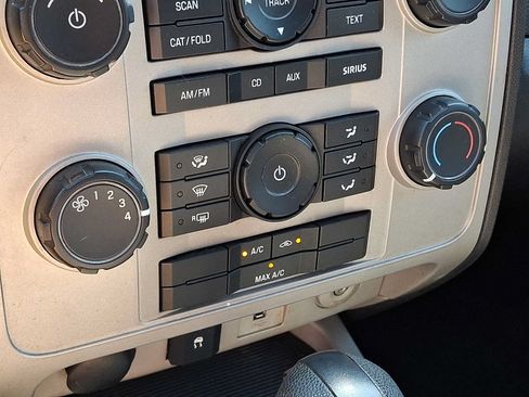 Used 2010 Ford Escape XLT AWD/4WD image 16