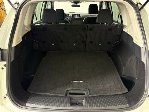 Used 2024 Nissan Rogue S image 36