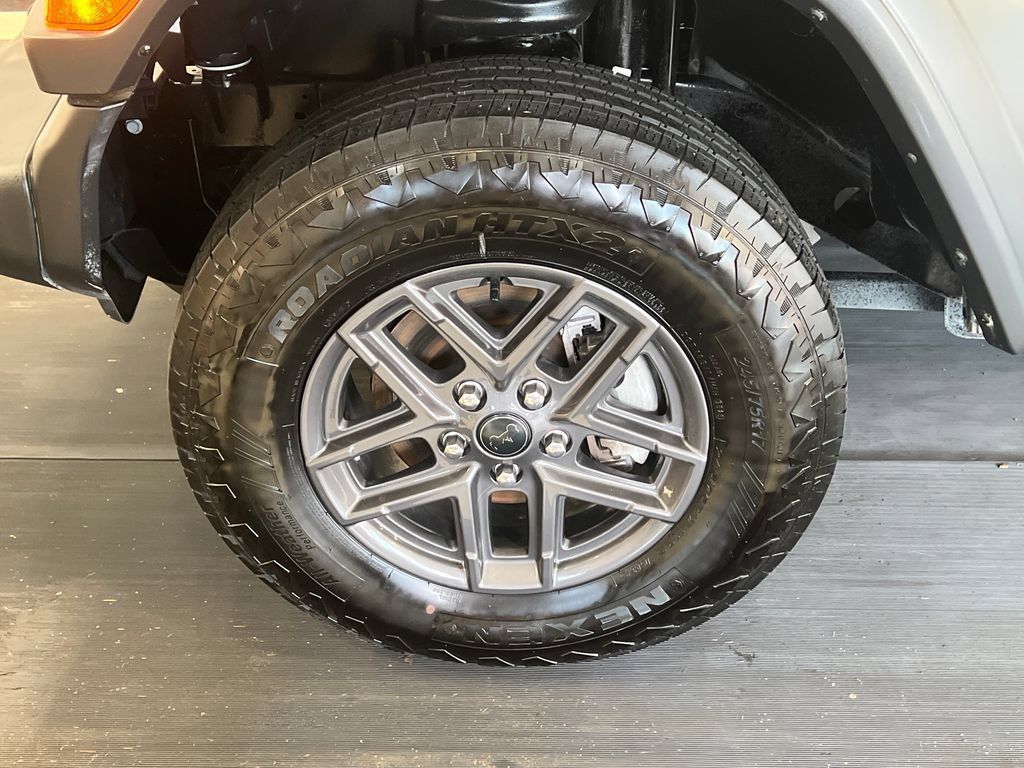 Used 2025 Jeep Wrangler Unlimited Sport AWD/4WD image 5