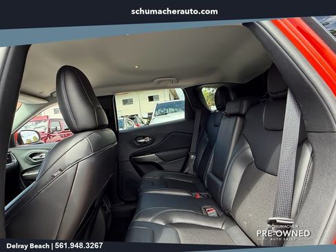 Used 2021 Jeep Cherokee Latitude Plus FWD image 12