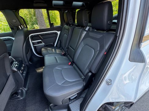 Used 2023 Land Rover Defender 110 X-Dynamic SE AWD/4WD image 52