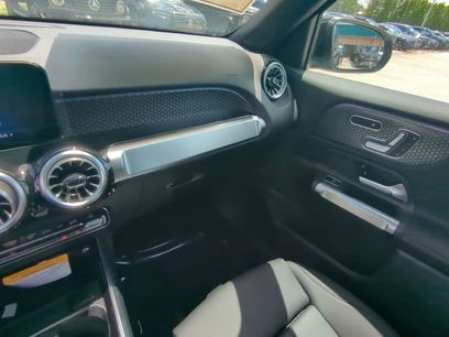 New 2025 Mercedes-Benz GLB 250