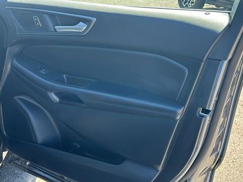Certified 2022 Ford Edge SE w/ Black Appearance Package image 10