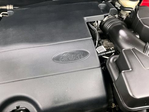 Used 2017 Ford Explorer XLT AWD/4WD image 38