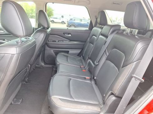 Certified 2023 Nissan Pathfinder SL FWD image 16