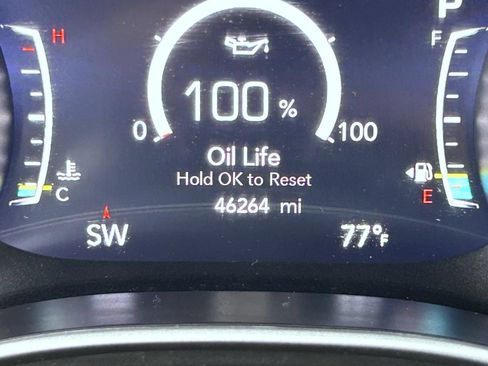 Used 2022 Chrysler Pacifica Touring-L FWD image 11