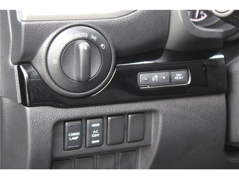 Used 2021 Nissan Titan SV w/ SV Convenience Package AWD/4WD image 14