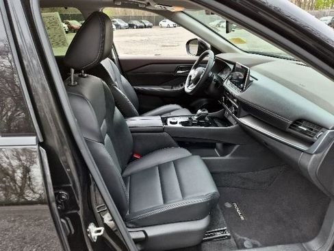 Used 2023 Nissan Rogue SV w/ SV Premium B Package AWD/4WD image 13